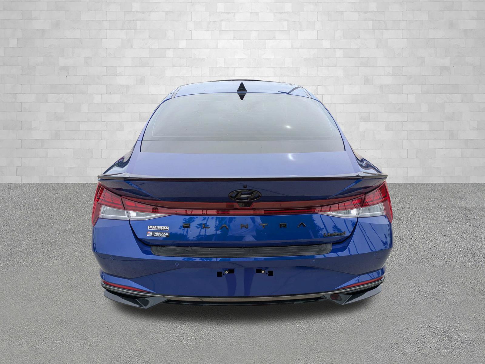 Certified 2023 Hyundai Elantra Limited w/ Preferred Accessory Package FWD image 3
