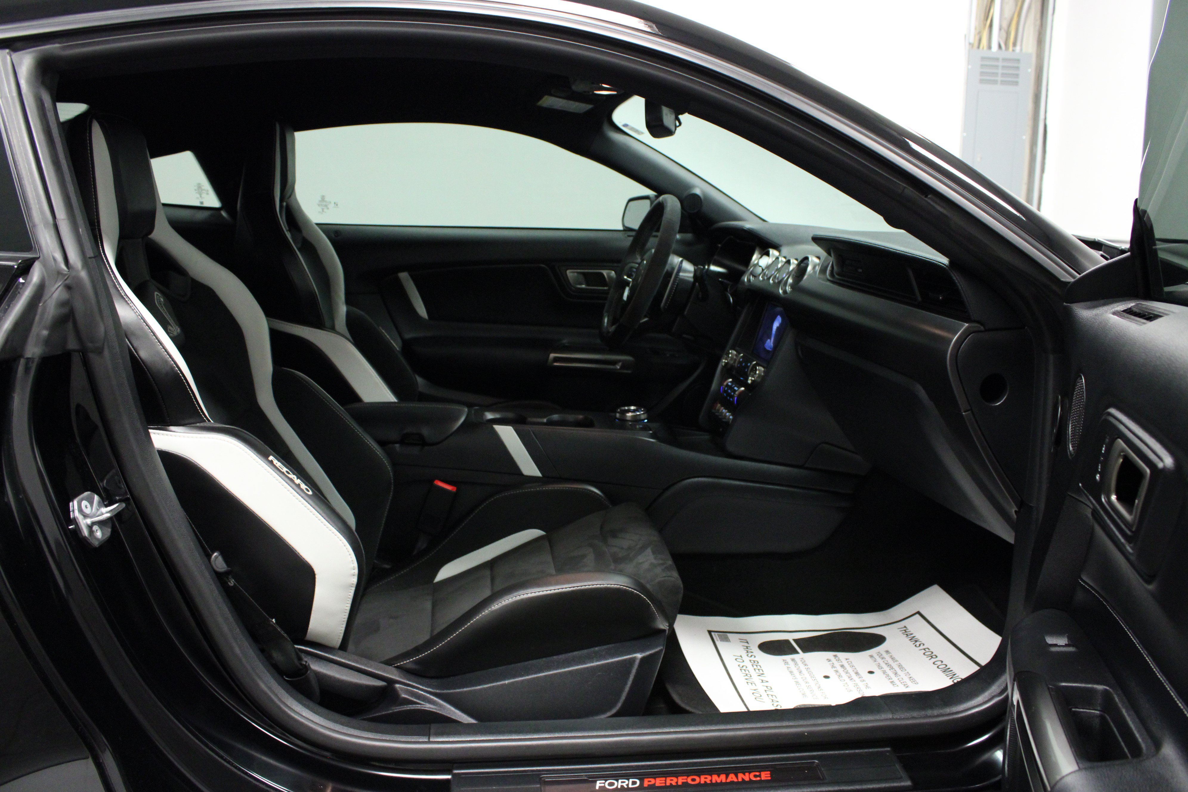 Used 2020 Ford Mustang Shelby GT500 w/ Technology Package RWD image 14