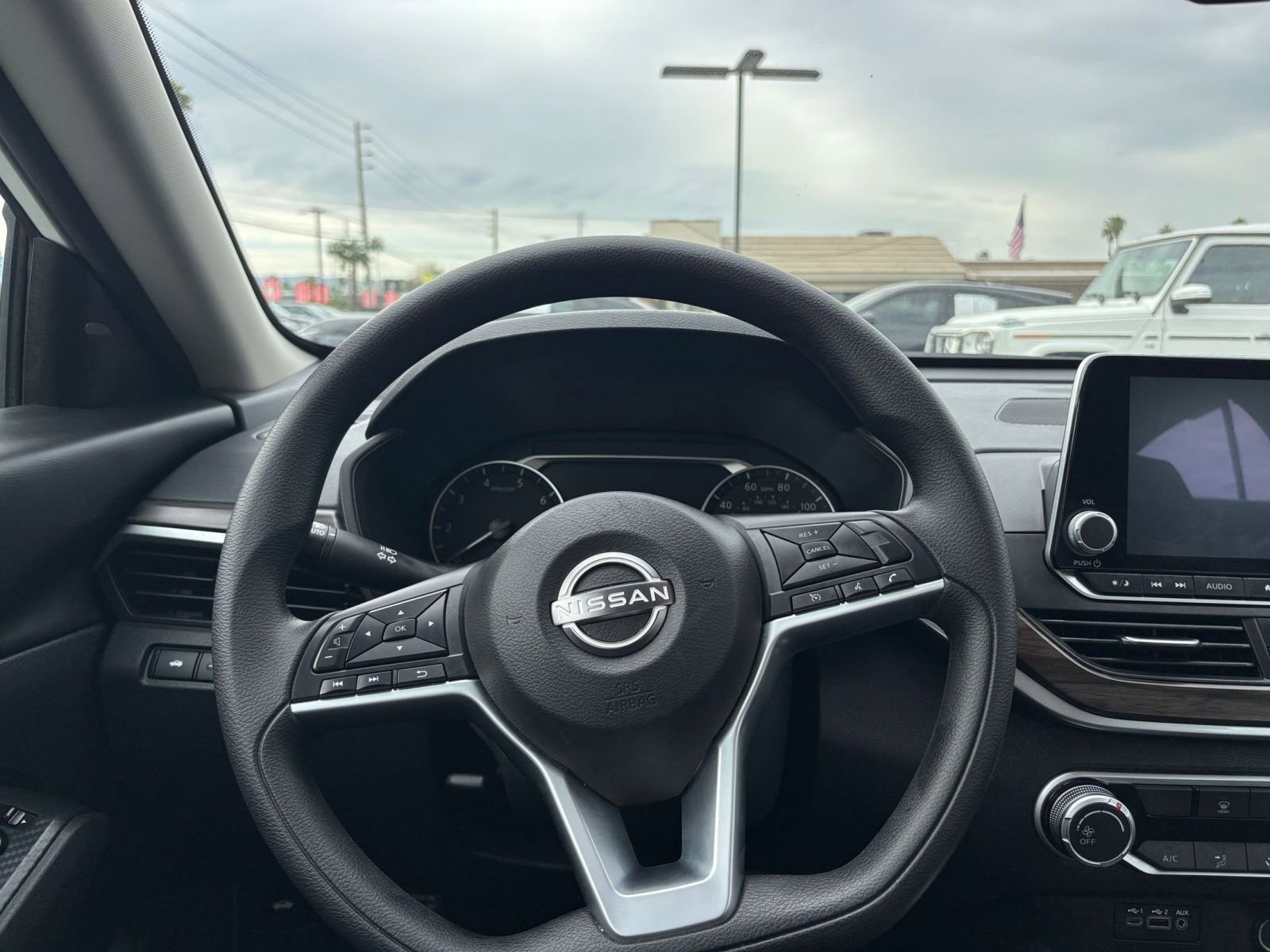 Used 2025 Nissan Altima 2.5 SV FWD image 36