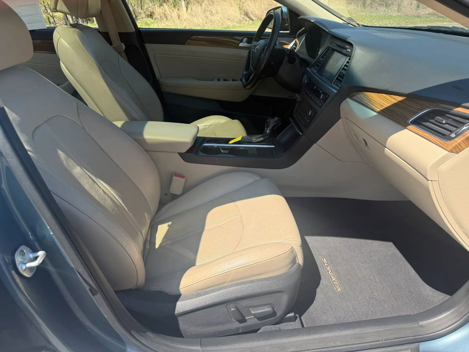 Used 2015 Hyundai Sonata Limited w/ Option Group 05 FWD image 17