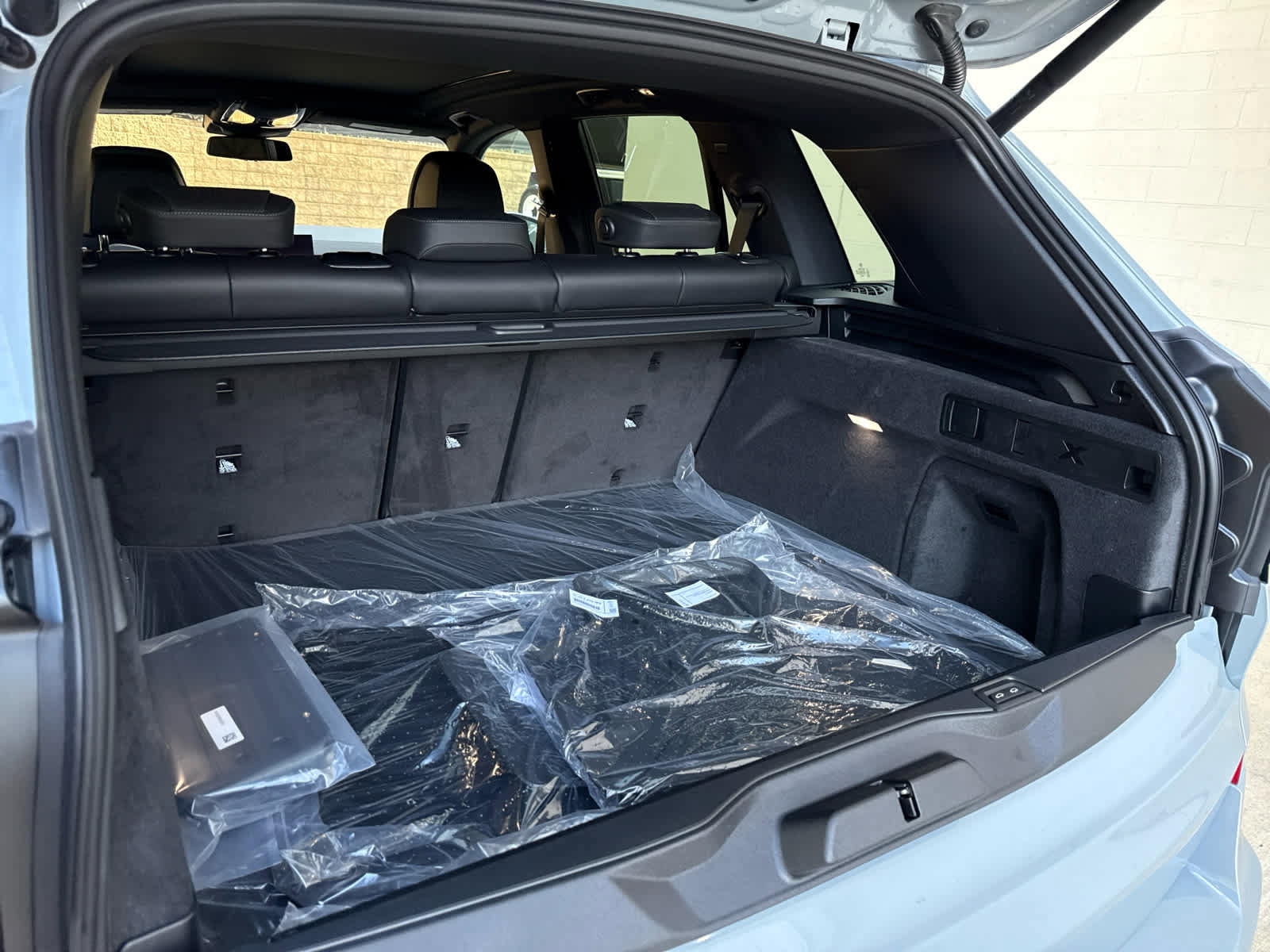New 2026 BMW X5 xDrive50e w/ M Sport Package image 18