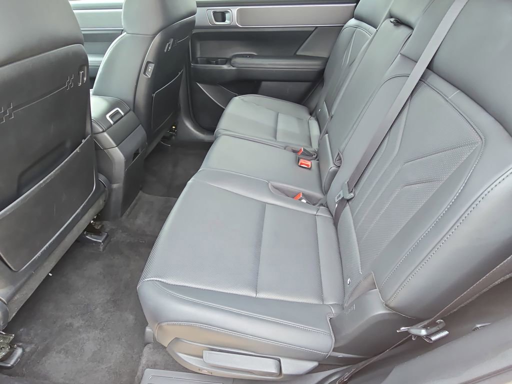 Used 2025 Hyundai Santa Fe SEL FWD image 15