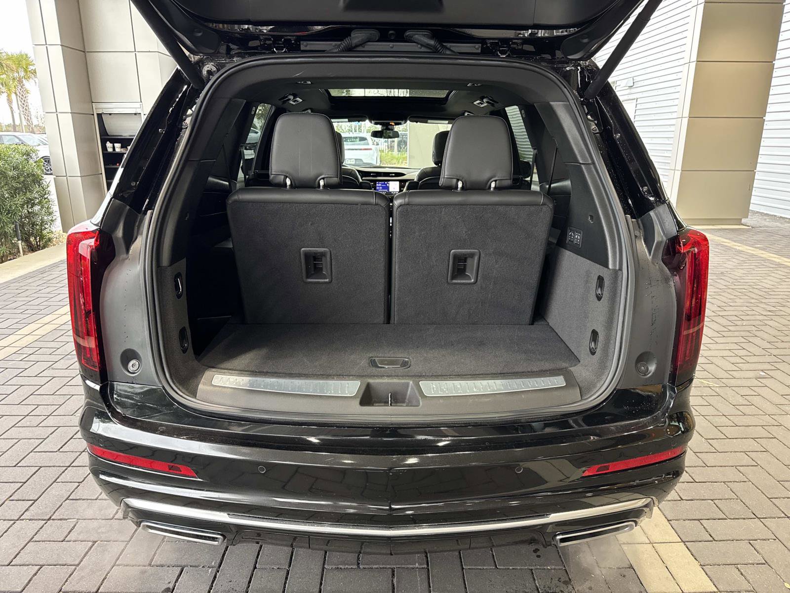 Used 2025 Cadillac XT6 Premium Luxury image 8