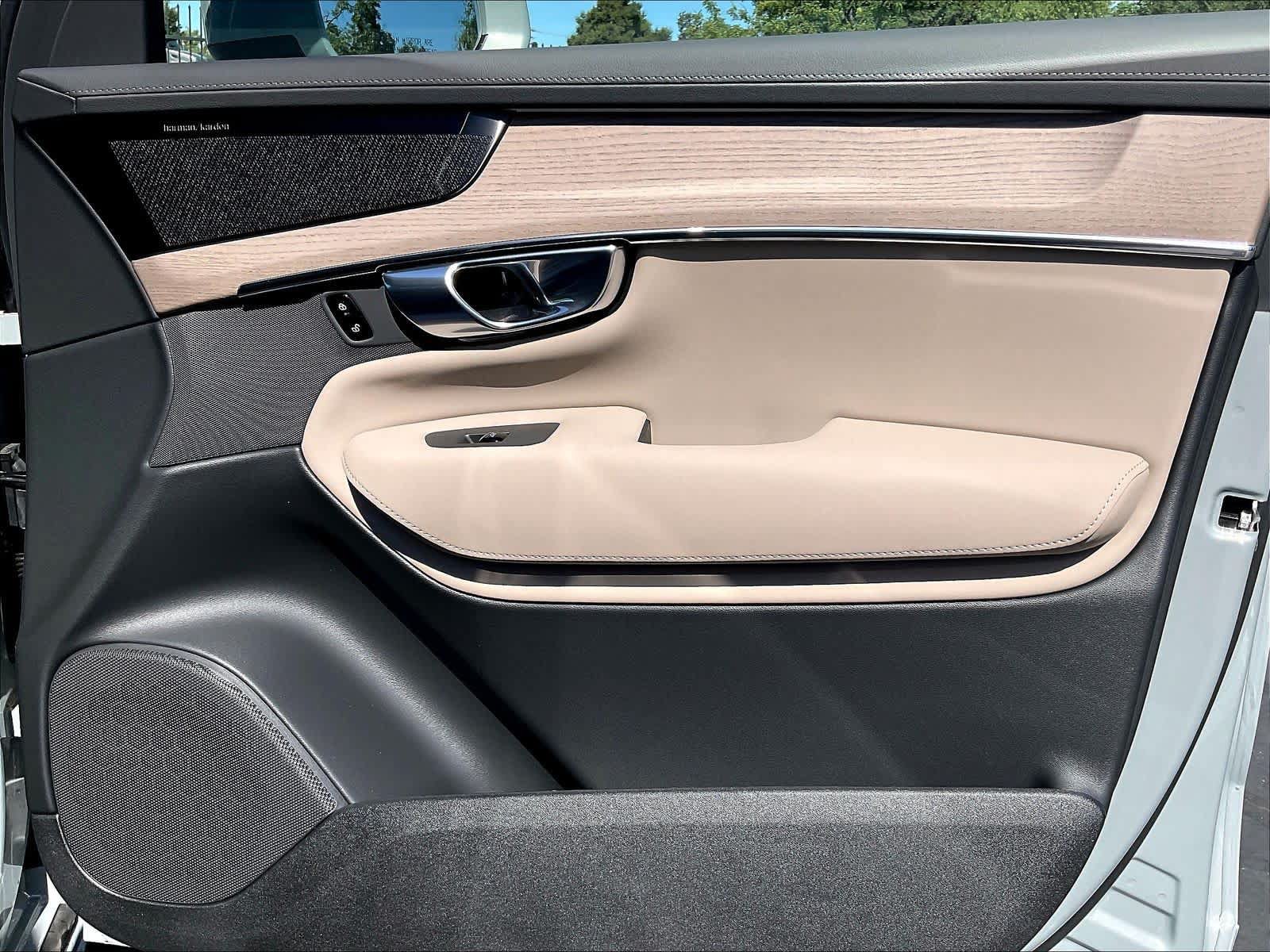 New 2027 Volvo XC90 B6 Plus AWD/4WD image 30