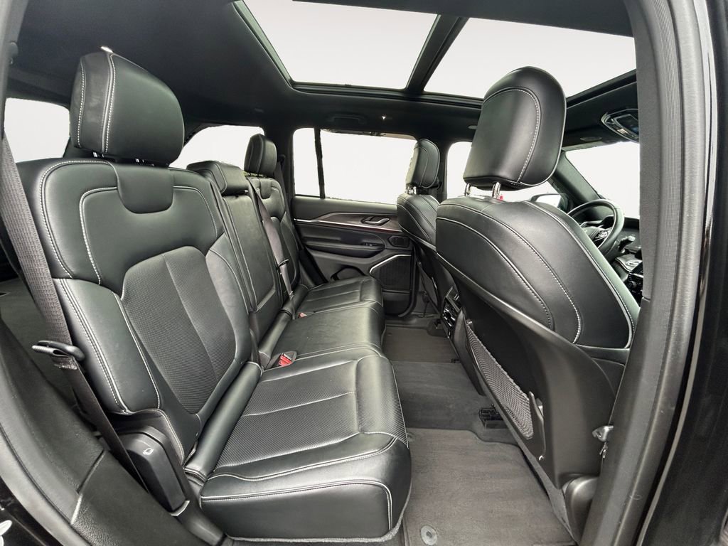 Used 2022 Jeep Grand Cherokee Overland image 12