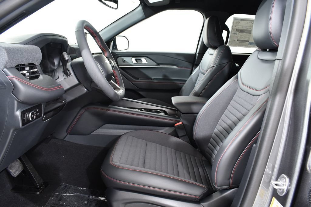 New 2026 Ford Explorer ST-Line w/ ST-Line Street Pack AWD/4WD image 6