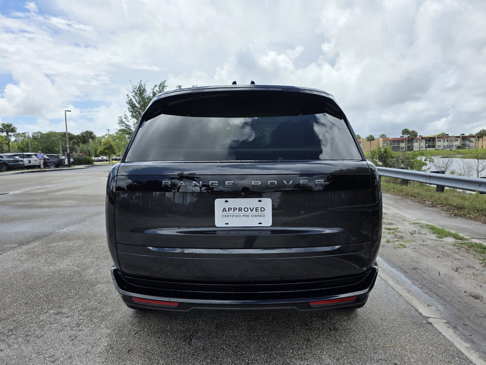 Certified 2025 Land Rover Range Rover SE image 6