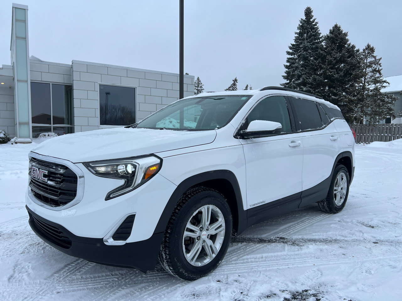 Used 2018 GMC Terrain SLE w/ Driver Convenience Package image 2
