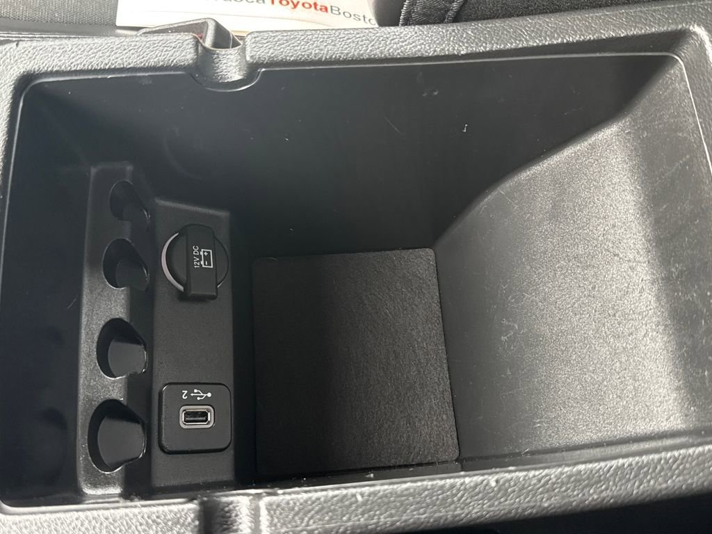Used 2019 Jeep Cherokee Latitude Plus AWD/4WD image 25