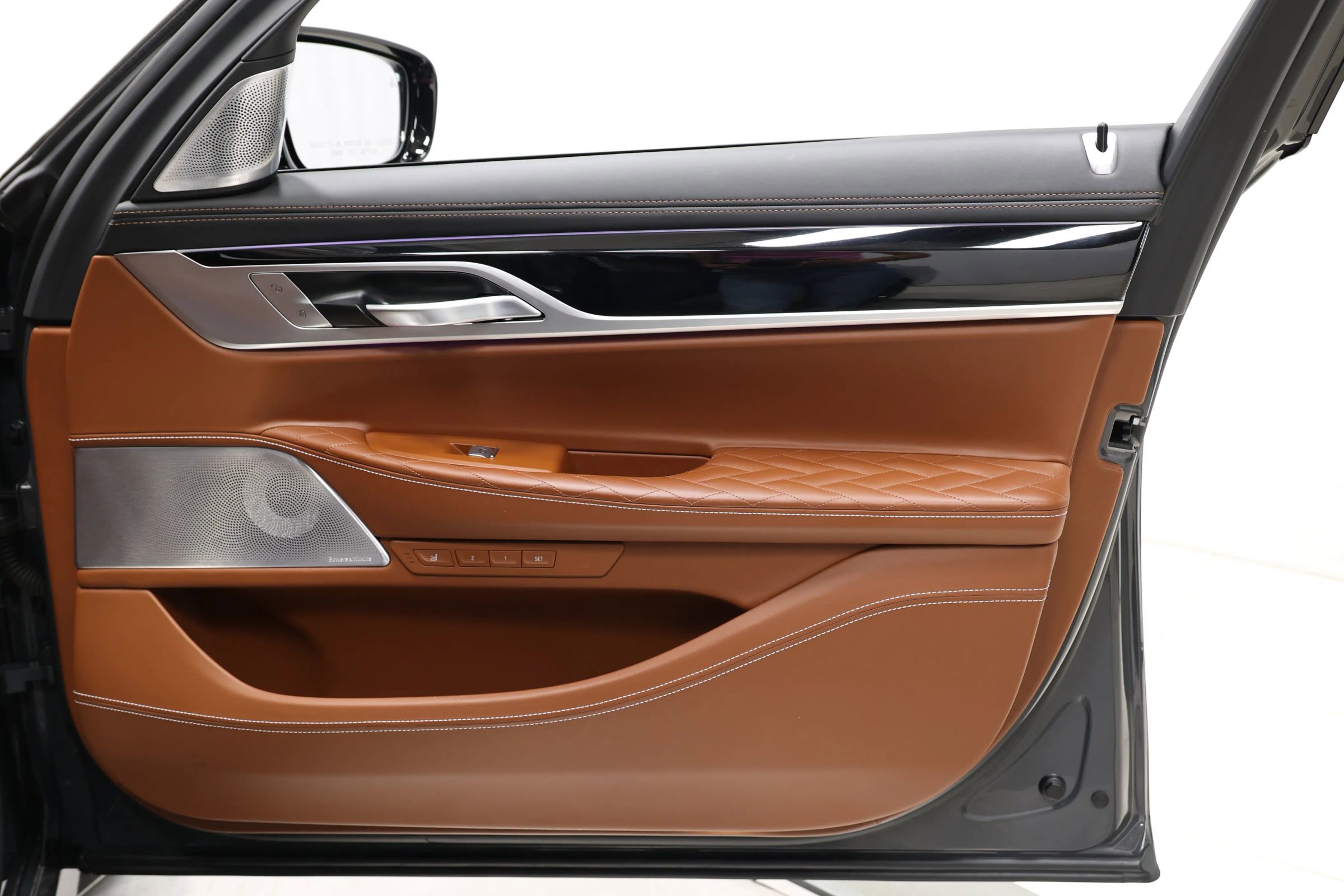 Used 2022 BMW M760i xDrive w/ Luxury Rear Seating Package image 88