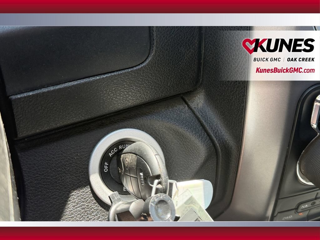 Used 2022 RAM 1500 Classic SLT AWD/4WD image 31