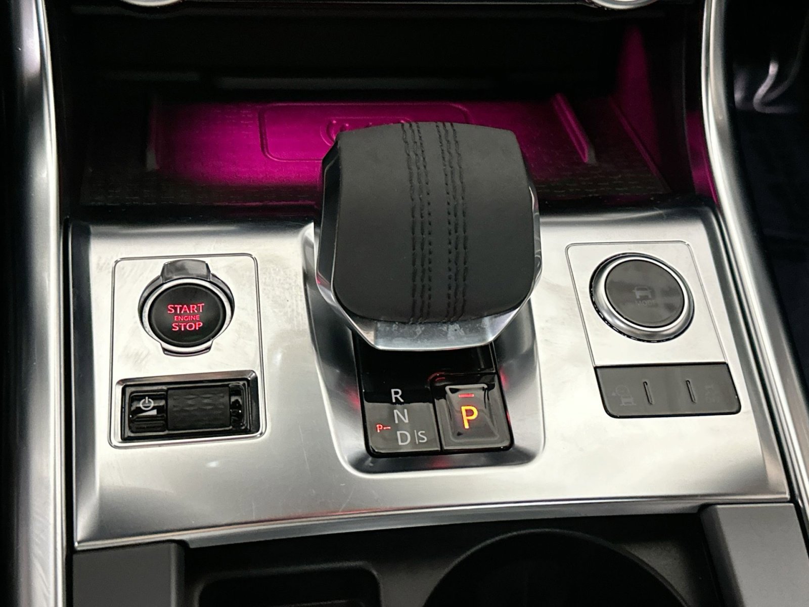 Used 2022 Jaguar XF R-Dynamic SE image 32