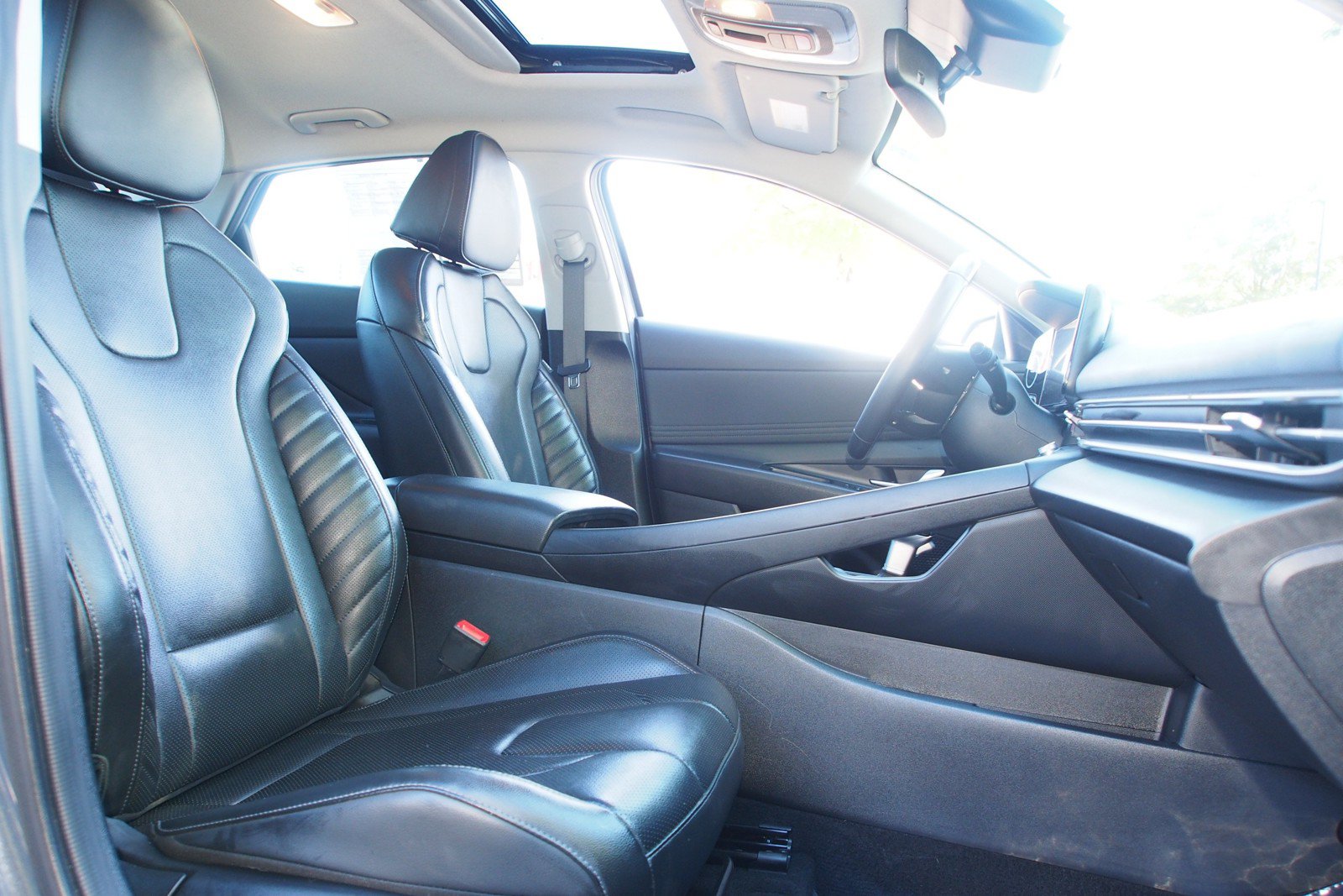 Used 2024 Hyundai Elantra Limited FWD image 11