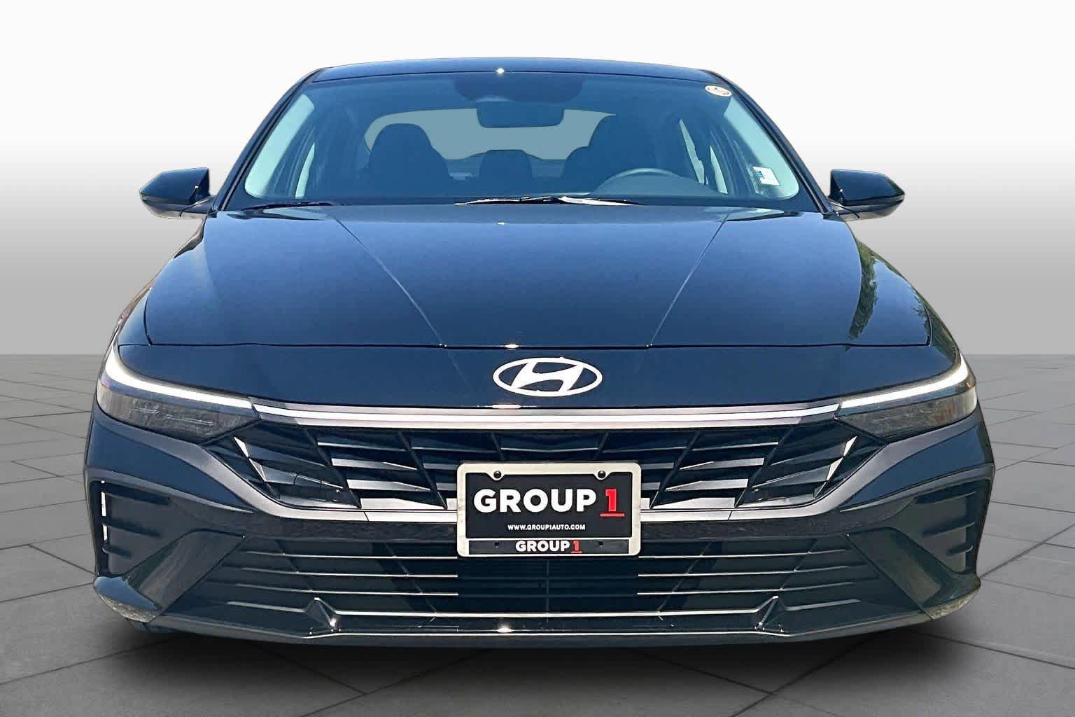Used 2026 Hyundai Elantra SE FWD image 4
