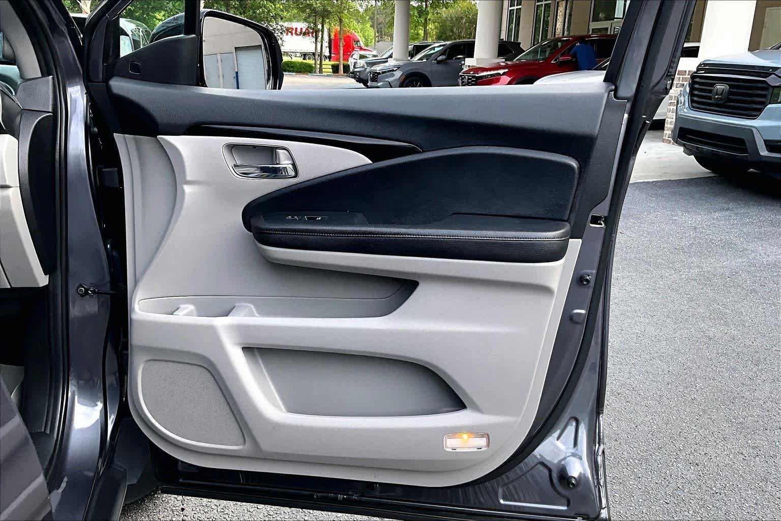 Used 2020 Honda Pilot Touring image 23