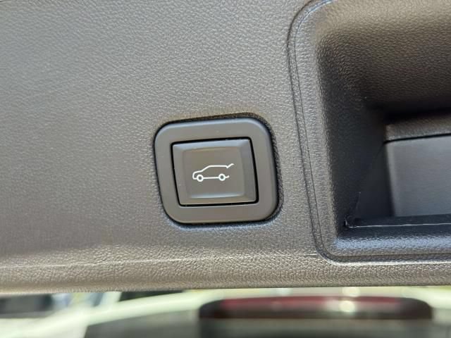 Used 2024 GMC Terrain SLT AWD/4WD image 11