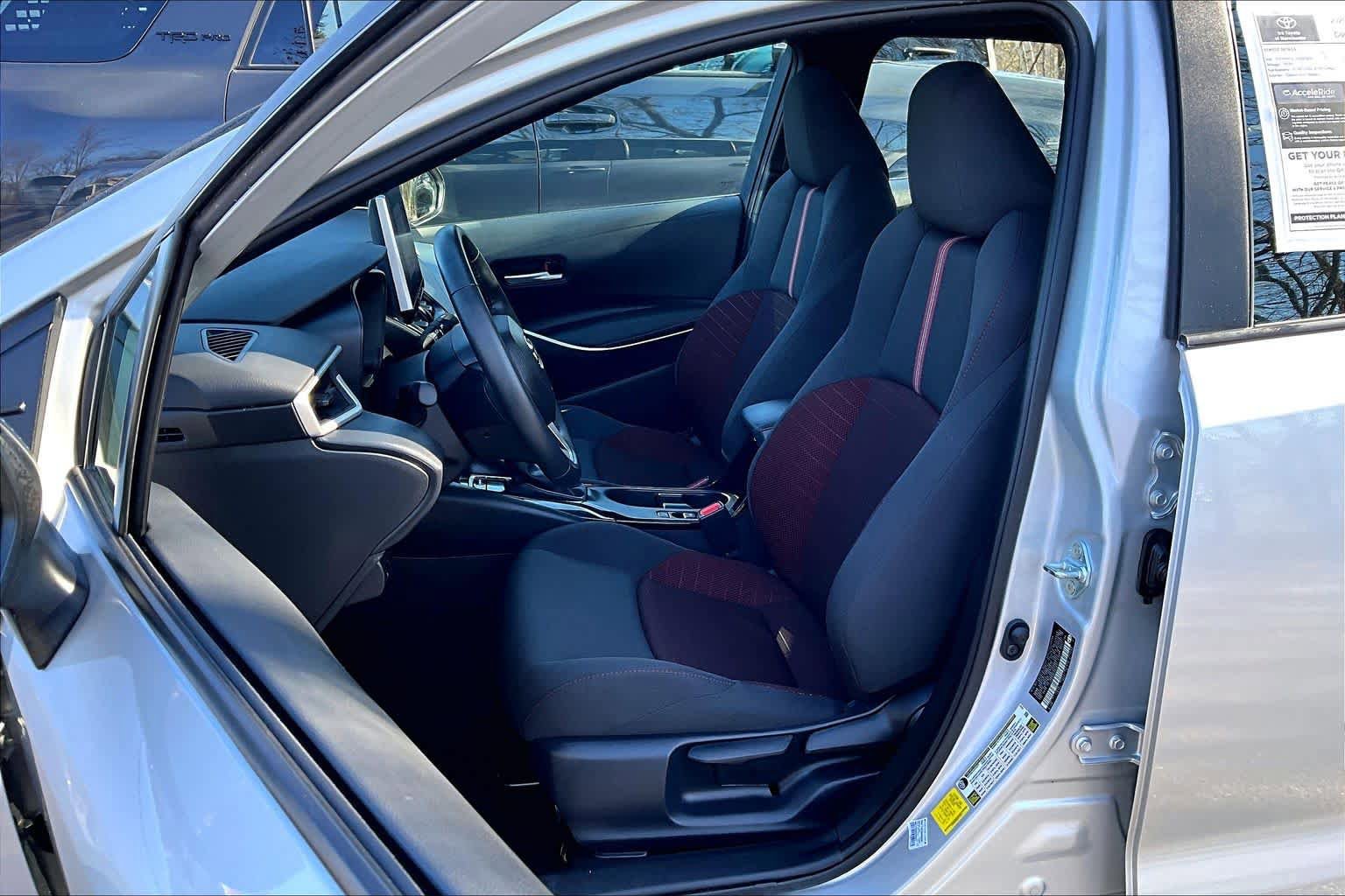 Used 2025 Toyota Corolla SE w/ SE Premium Package FWD image 9