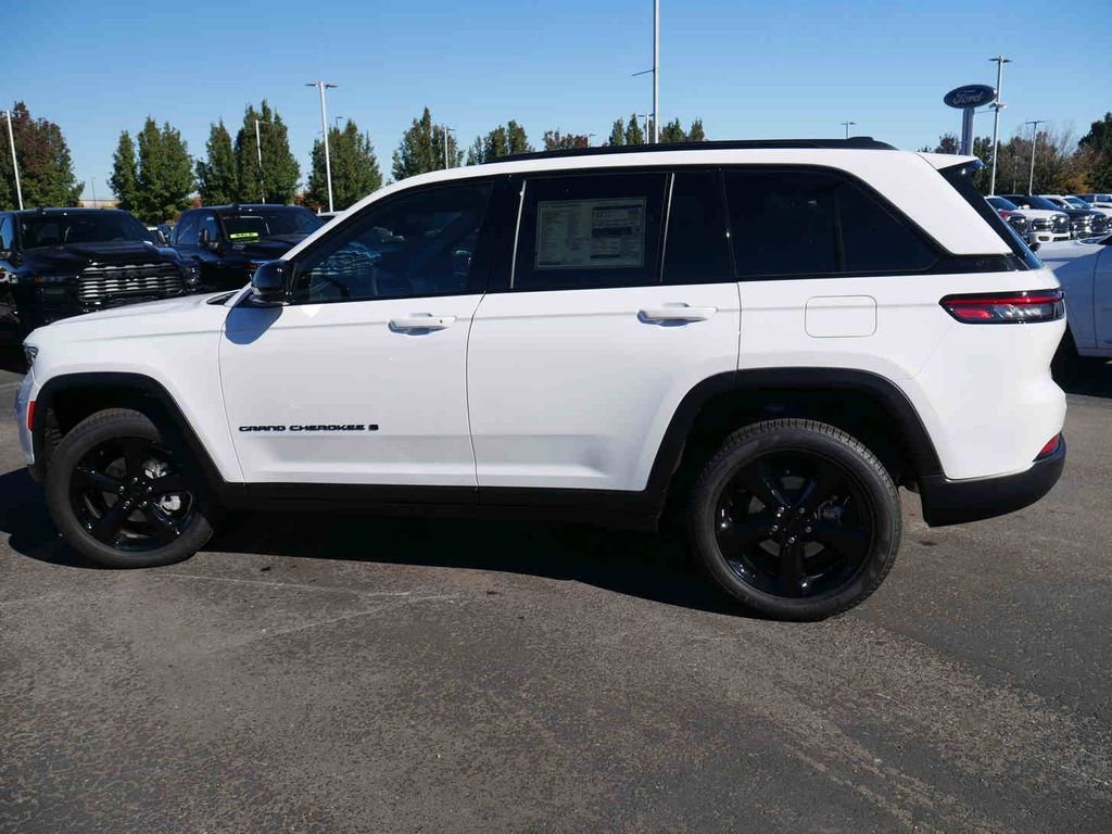 New 2025 Jeep Grand Cherokee Limited w/ Luxury Tech Group II image 14