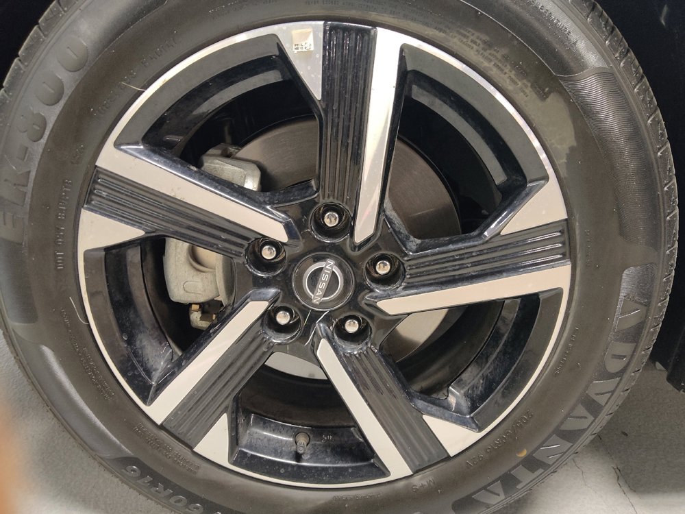 Used 2025 Nissan Sentra SV FWD image 31