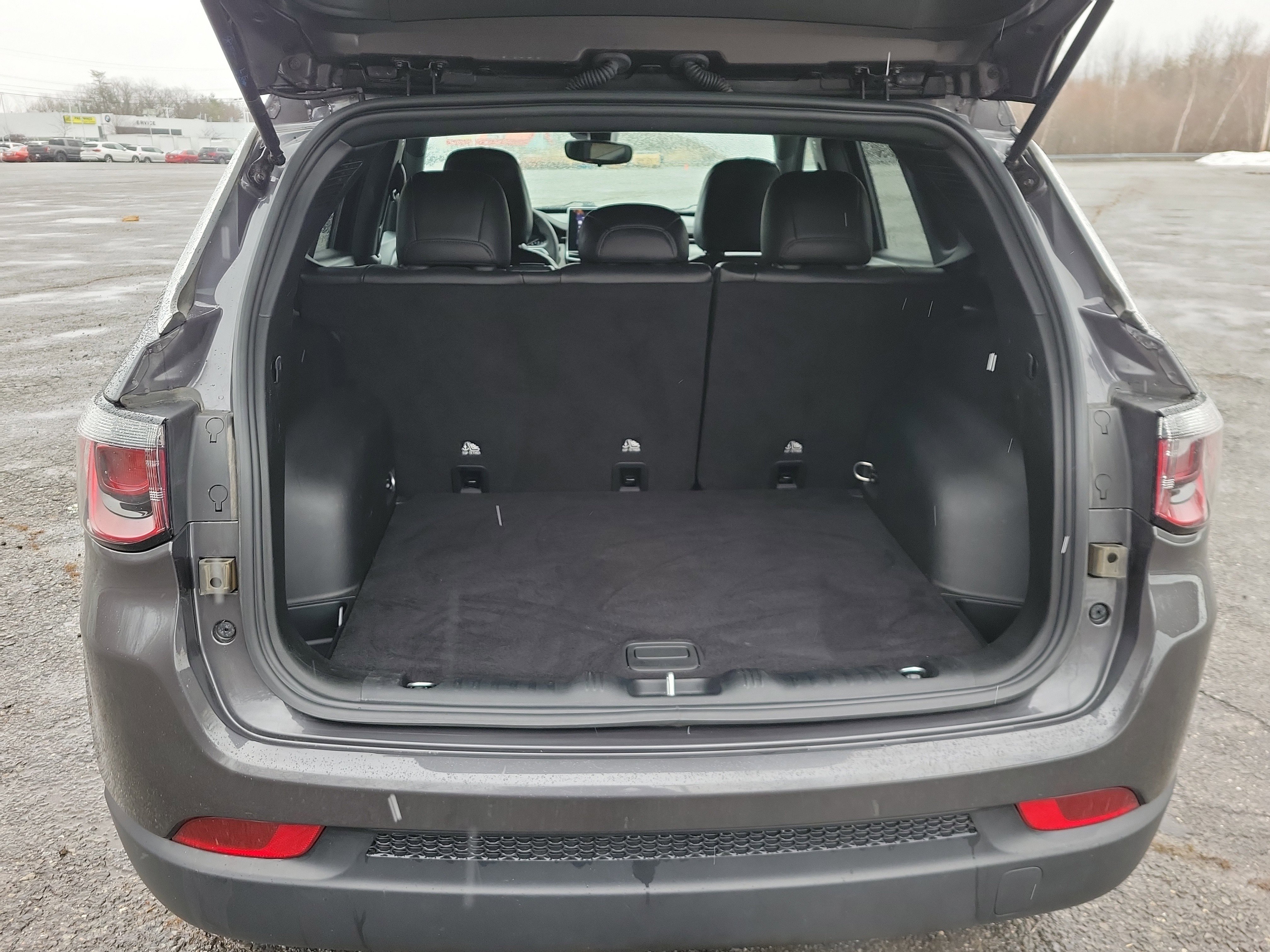 Used 2024 Jeep Compass Latitude image 17