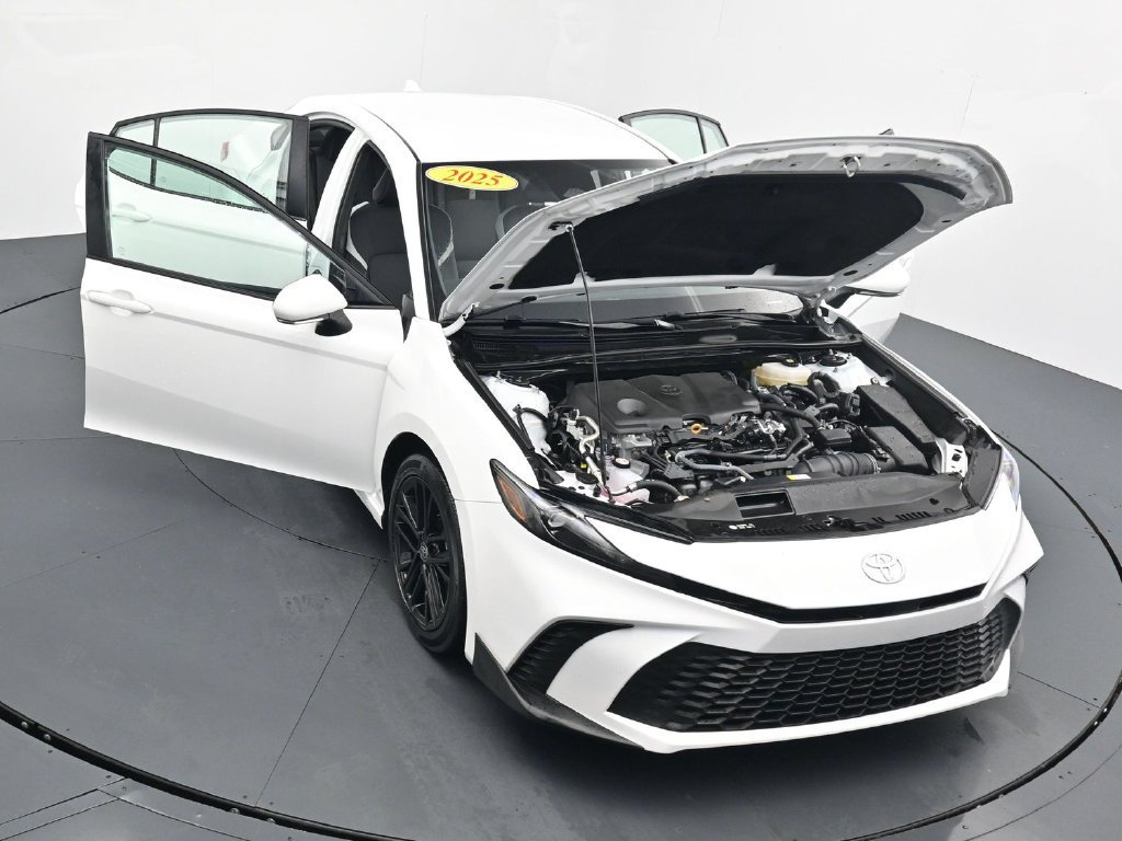 Used 2025 Toyota Camry SE AWD/4WD image 39