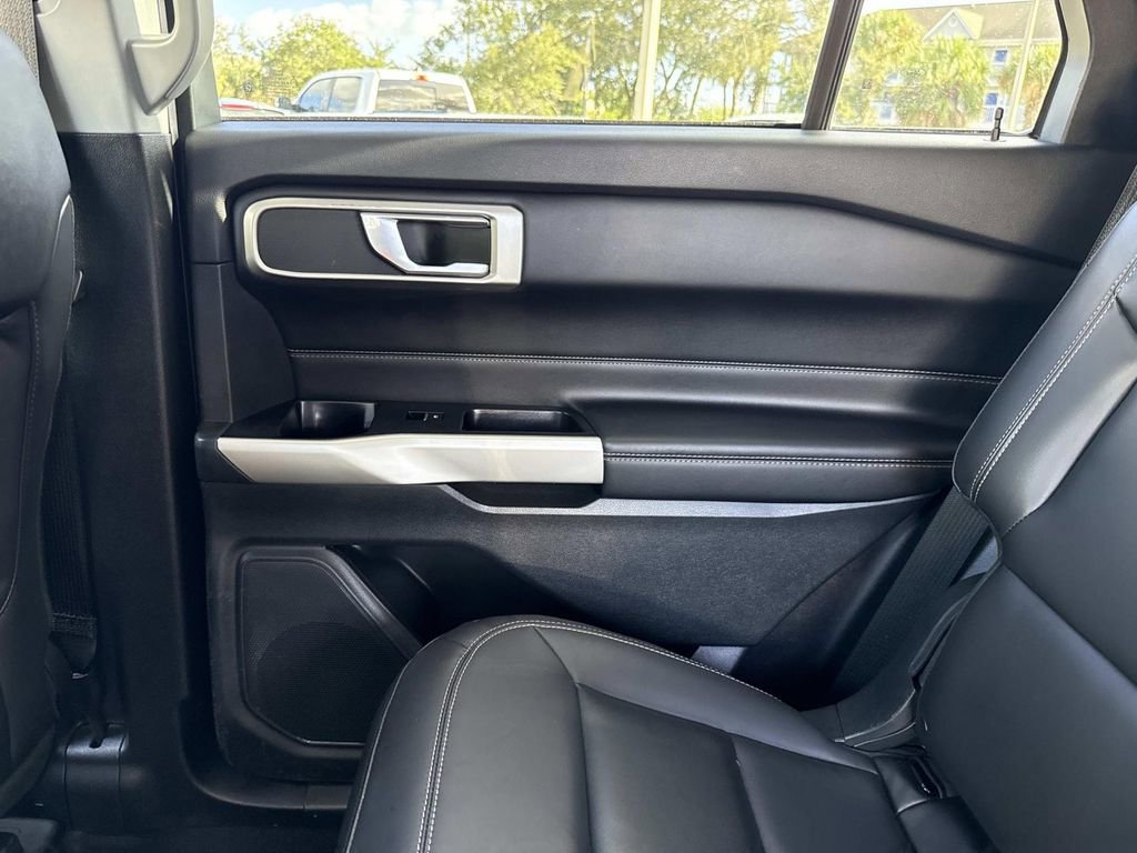 Used 2021 Ford Explorer XLT w/ Equipment Group 202A image 17