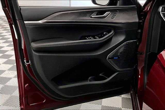 Used 2024 Jeep Grand Cherokee Overland w/ Luxury Tech Group IV image 21