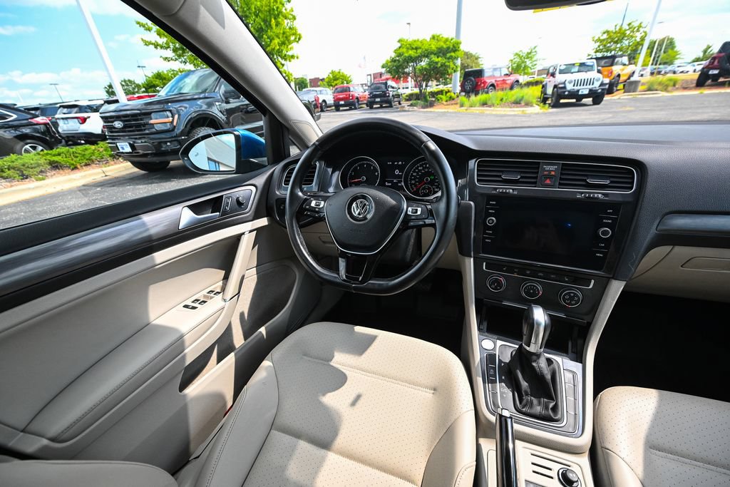 Used 2019 Volkswagen Golf SE FWD image 31