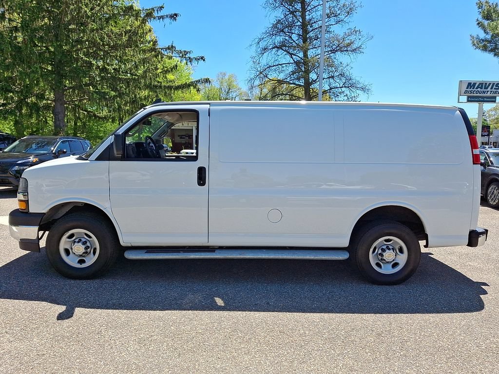 Used 2024 Chevrolet Express 2500 w/ Driver Convenience Package RWD image 4