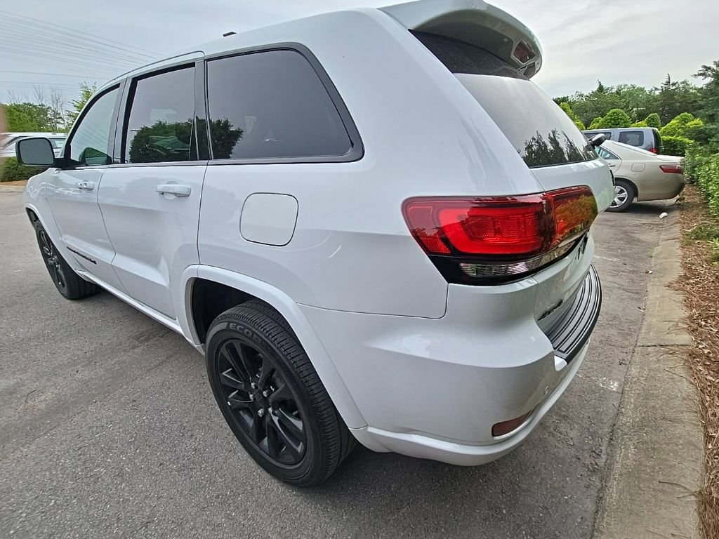 Used 2022 Jeep Grand Cherokee Laredo X AWD/4WD image 5