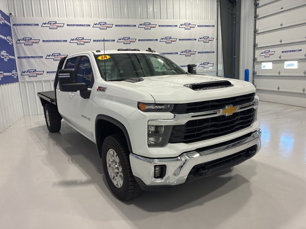 Used 2024 Chevrolet Silverado 3500 LT w/ Safety Package AWD/4WD image 9