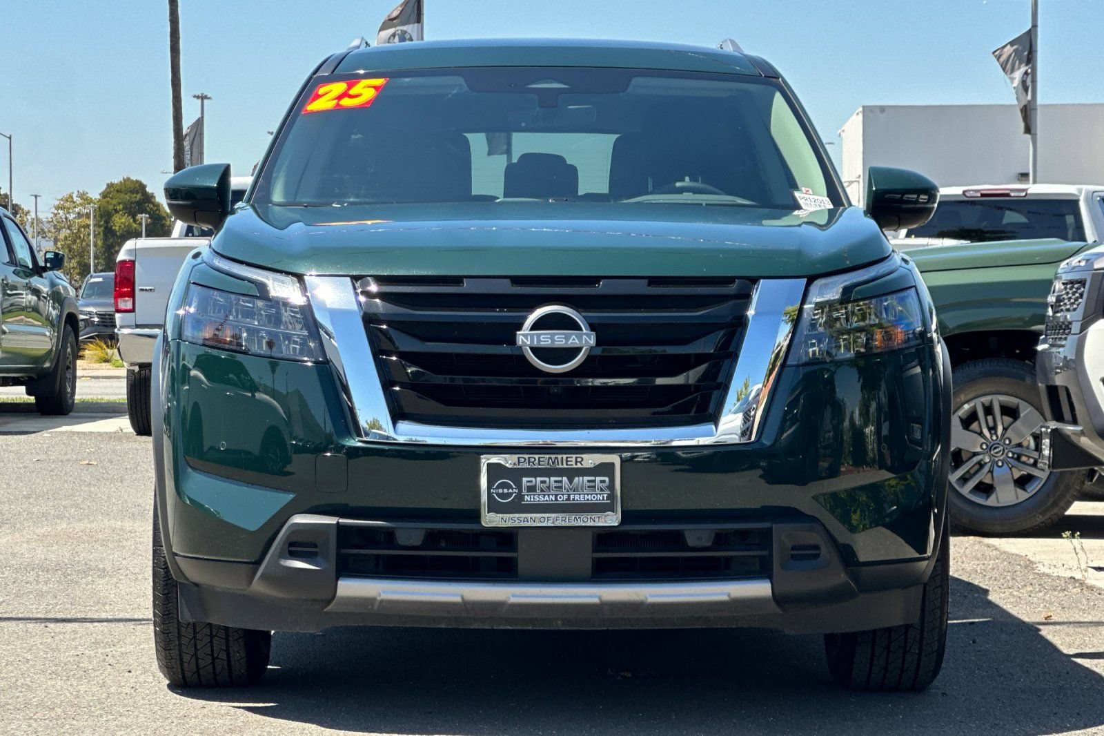 Certified 2025 Nissan Pathfinder SL FWD image 9