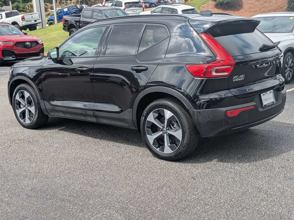 Certified 2025 Volvo XC40 B5 Plus AWD/4WD image 4