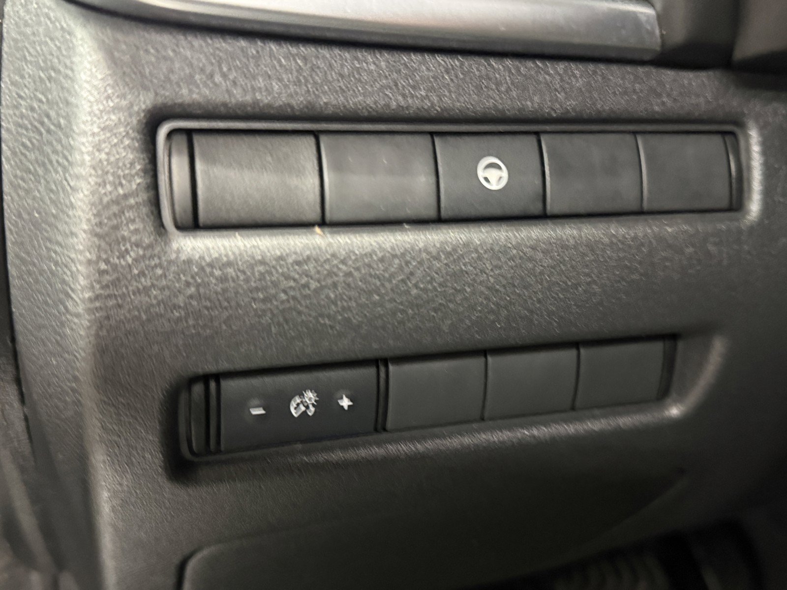 Used 2022 Nissan Rogue SV AWD/4WD image 19