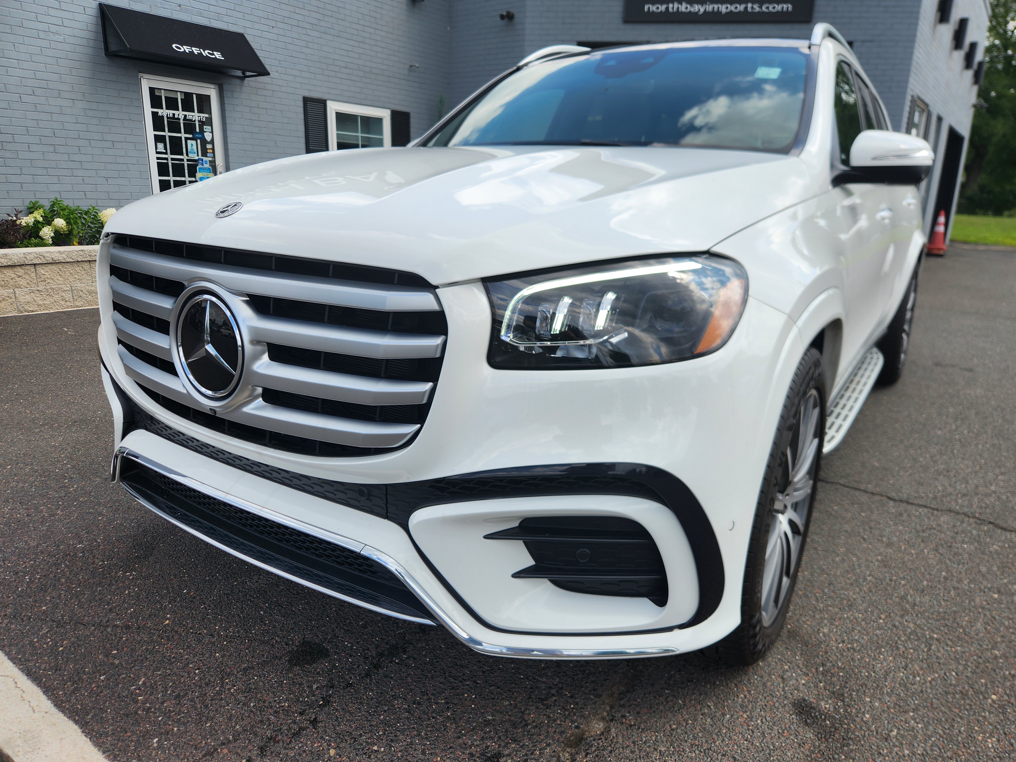 Used 2024 Mercedes-Benz GLS 450 4MATIC w/ AMG Line Exterior image 2