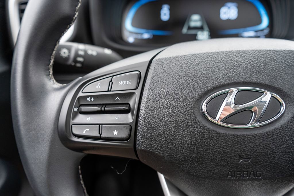 Certified 2023 Hyundai Venue SEL image 21