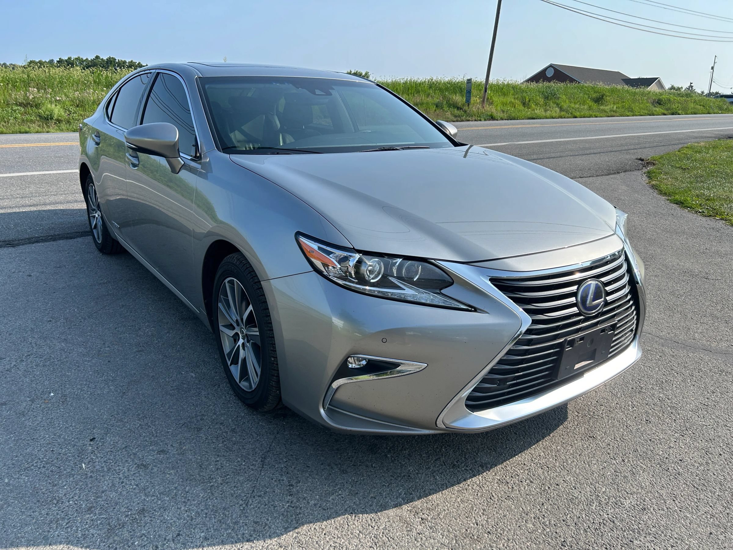Used 2017 Lexus ES 300h FWD image 3