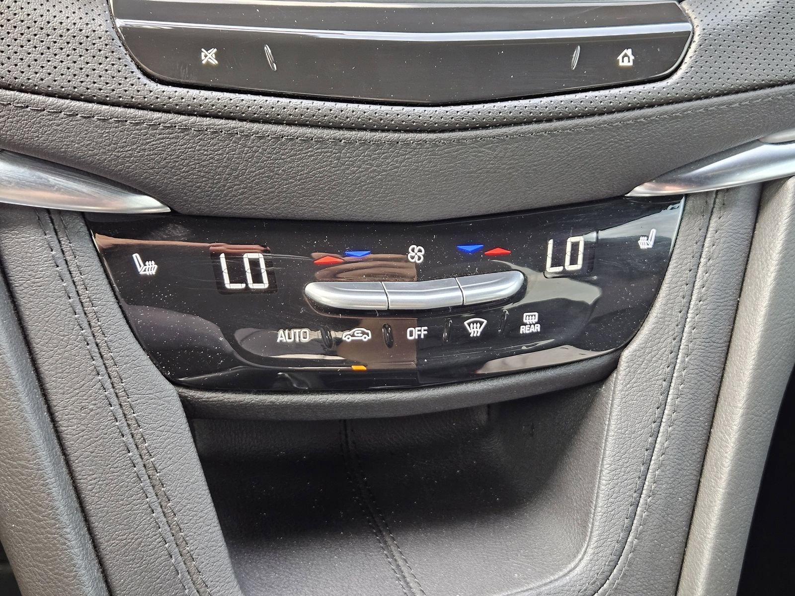 New 2026 Cadillac XT5 Luxury w/ LPO, ONYX Package FWD image 20