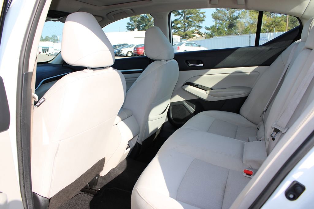 Used 2022 Nissan Altima 2.5 SV w/ SV Premium Package image 10