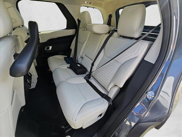 Certified 2025 Land Rover Discovery S AWD/4WD image 18