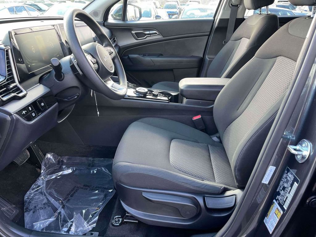 Used 2025 Kia Sportage LX image 15