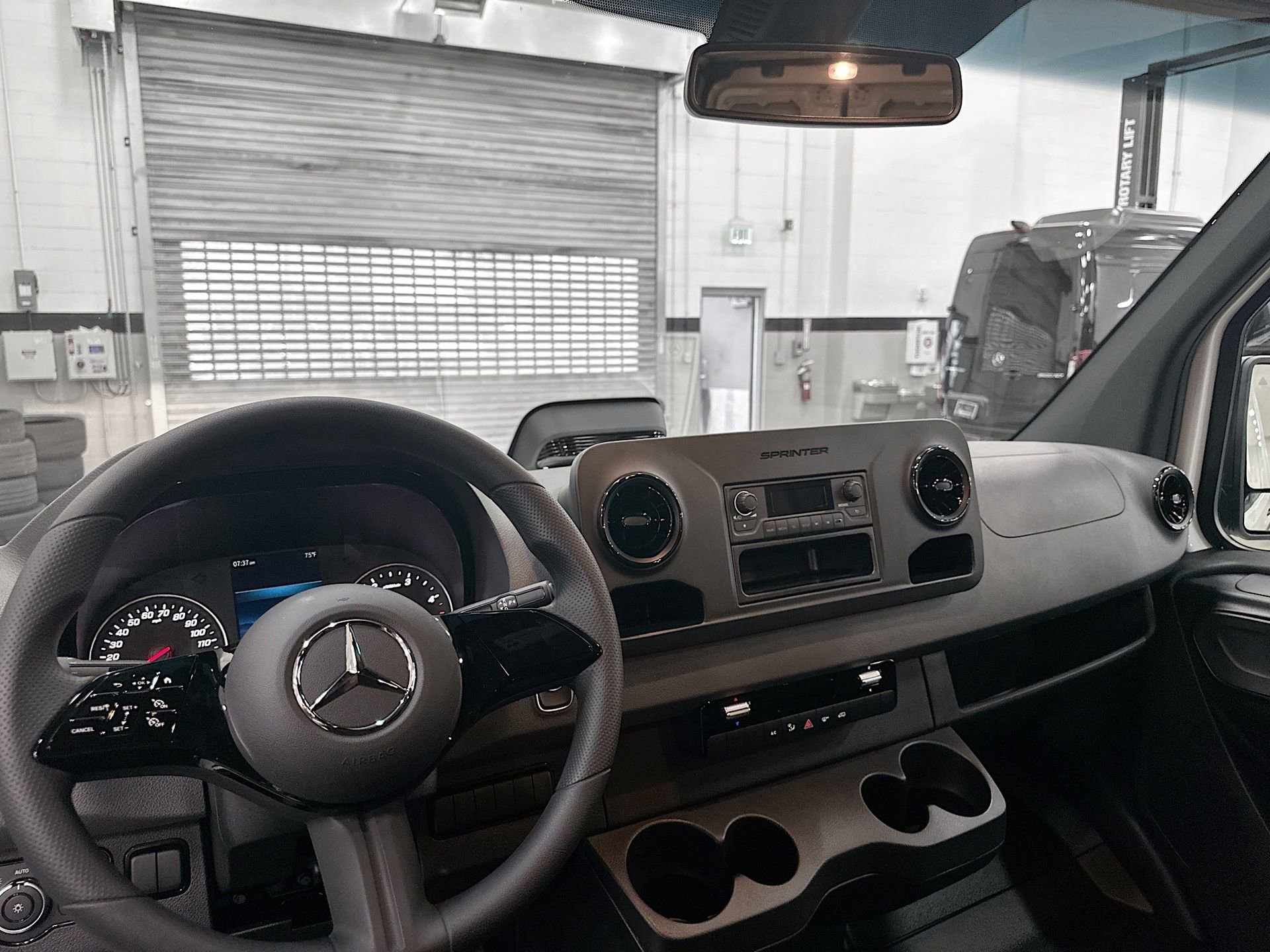 Used 2025 Mercedes-Benz Sprinter 2500 image 23