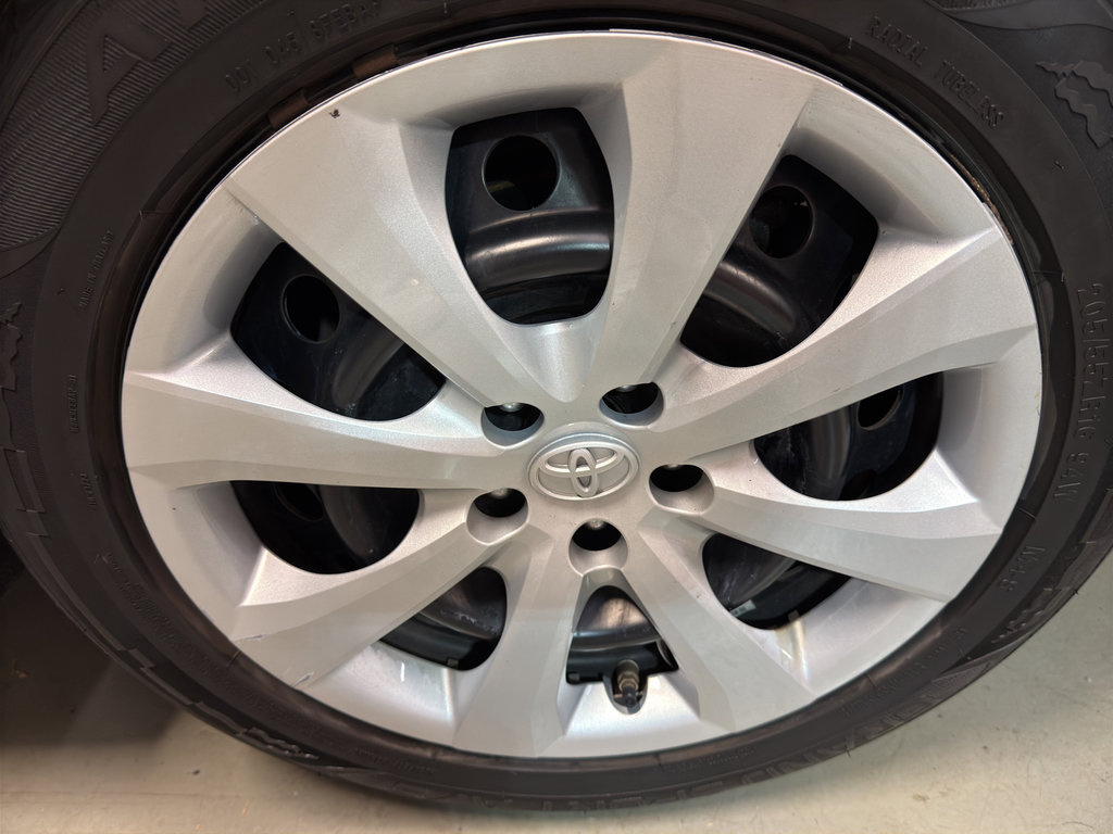 Used 2023 Toyota Corolla LE image 34