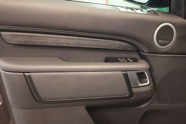 Used 2021 Land Rover Discovery S R-Dynamic image 7