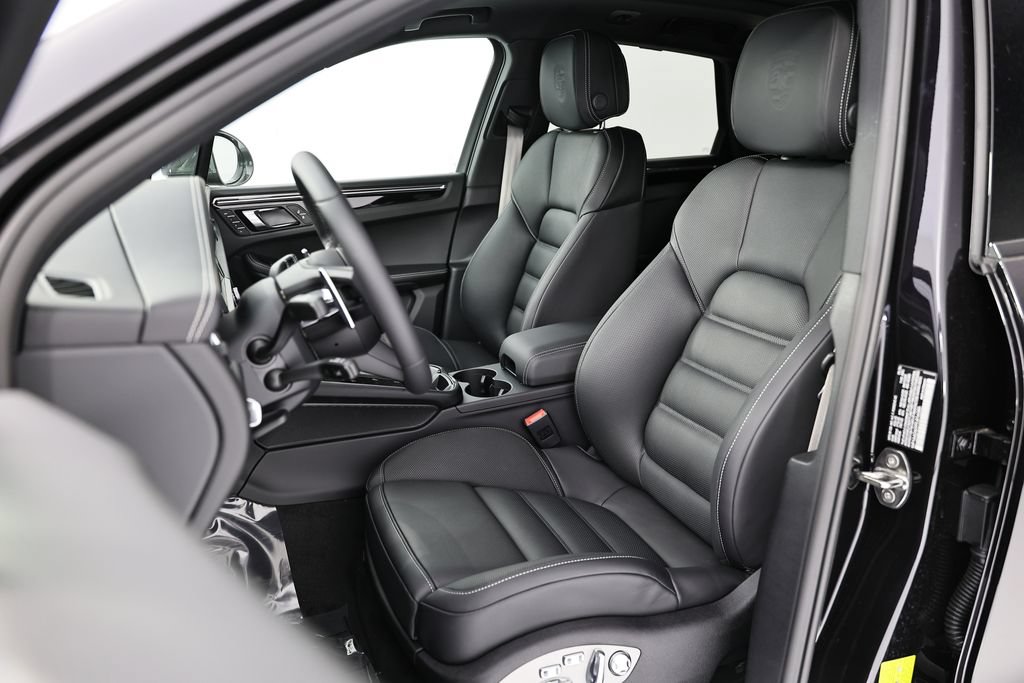 New 2026 Porsche Macan Turbo AWD/4WD image 5