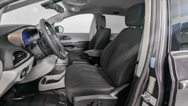 Used 2023 Chrysler Voyager LX FWD image 14