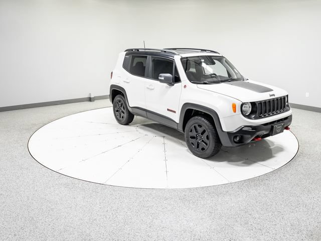Used 2018 Jeep Renegade Trailhawk w/ Cold Weather Group II AWD/4WD image 28