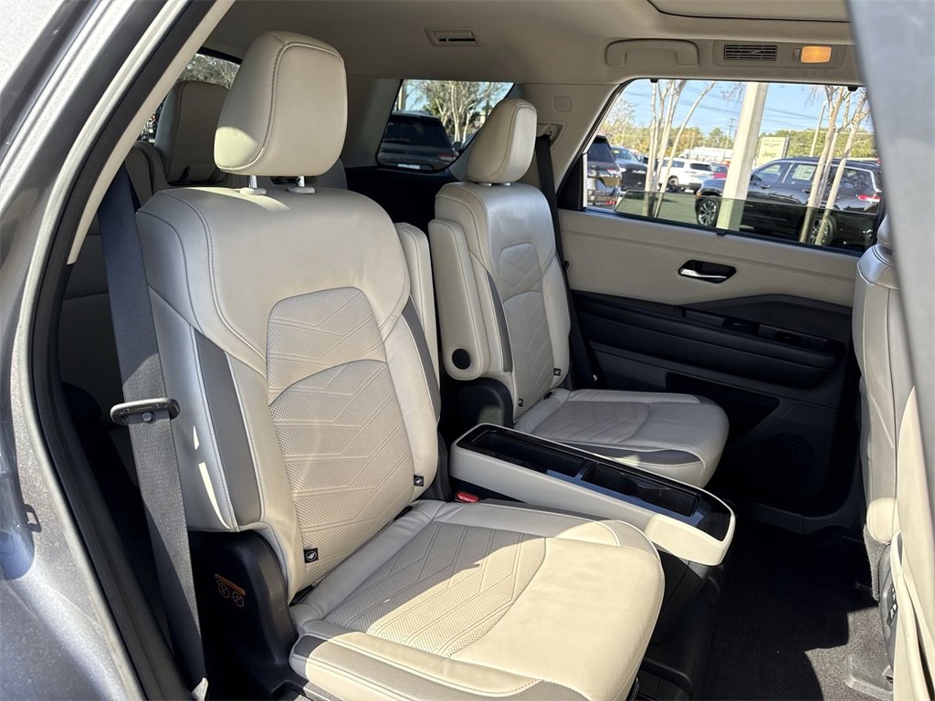 Used 2022 Nissan Pathfinder Platinum w/ Cargo Package image 18
