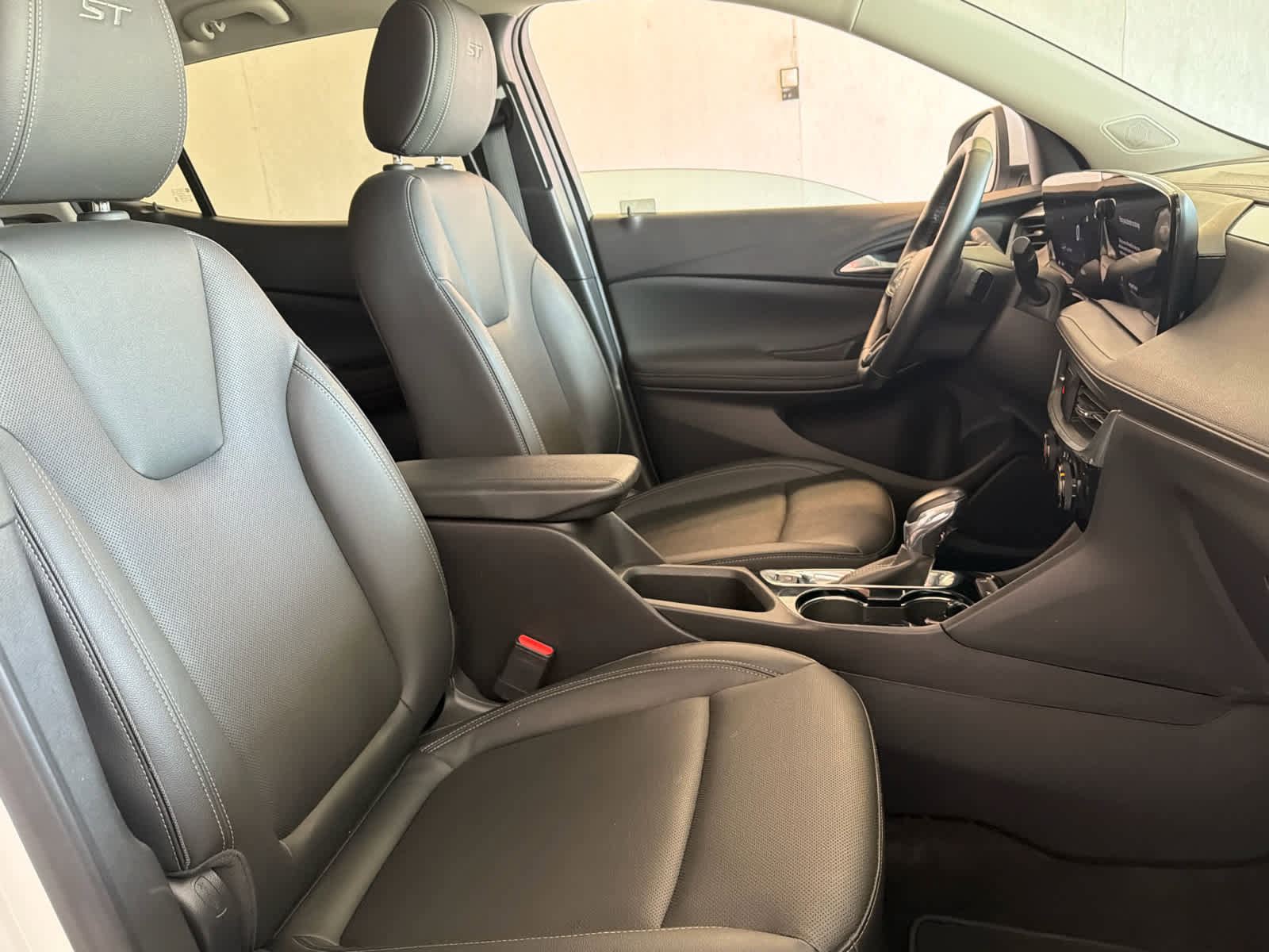 Used 2024 Buick Encore GX Sport Touring w/ Comfort Package image 27