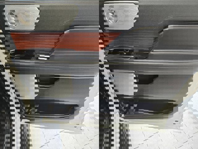 Used 2024 Lincoln Navigator L Reserve w/ Equipment Group 201A image 8